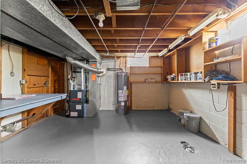 6701 ROSEMARY Street, Dearborn Heights, MI 48127 — Photo 21