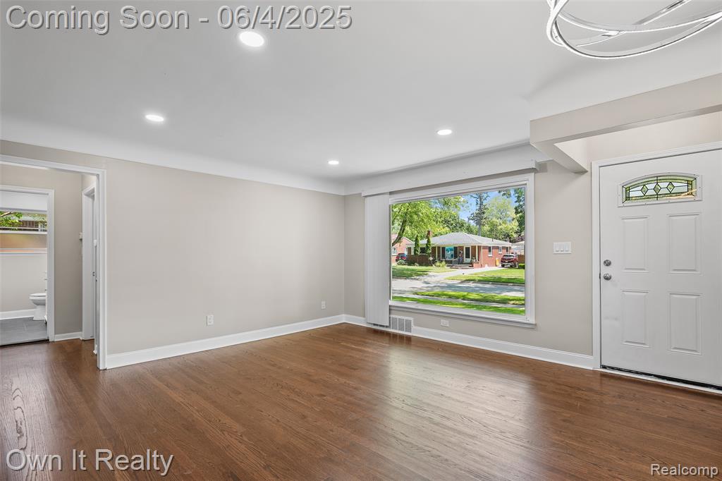 8415 N Evangeline Street, Dearborn Heights, MI 48127 — Photo 9