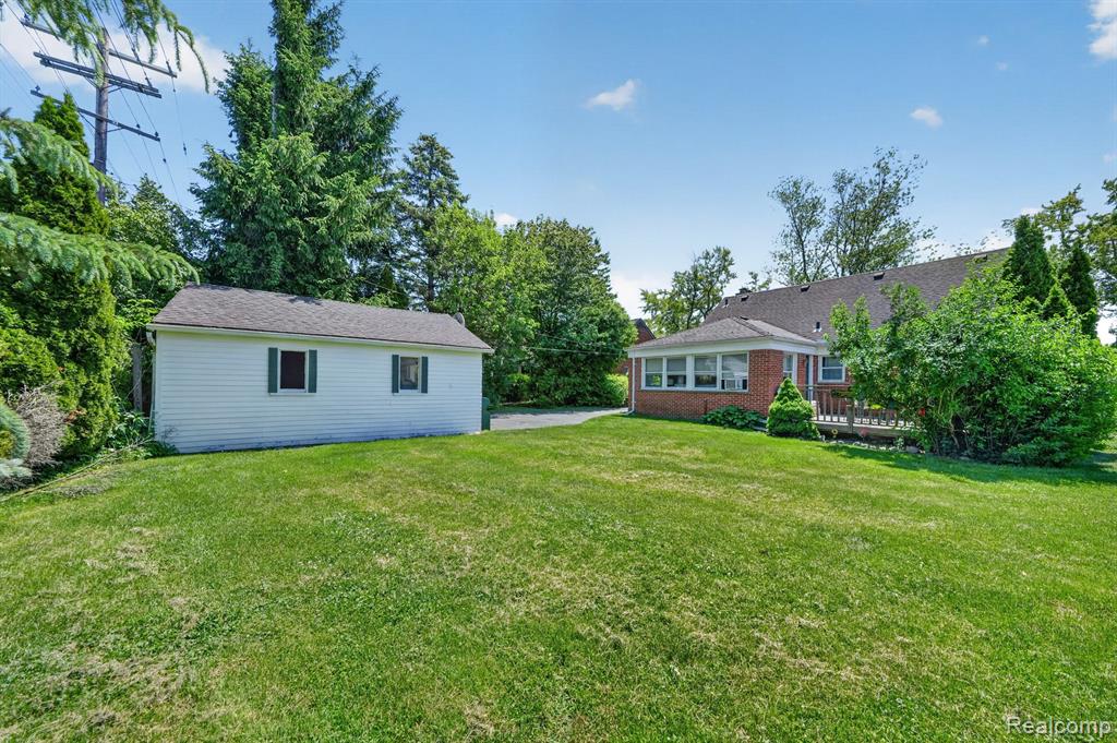 17386 Beverly Road, Beverly Hills, MI 48025 — Photo 24