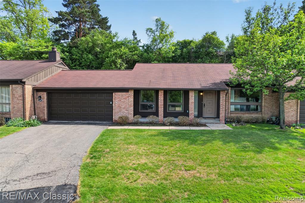 2061 Burgundy Street, West Bloomfield, MI 48323 — front exterior