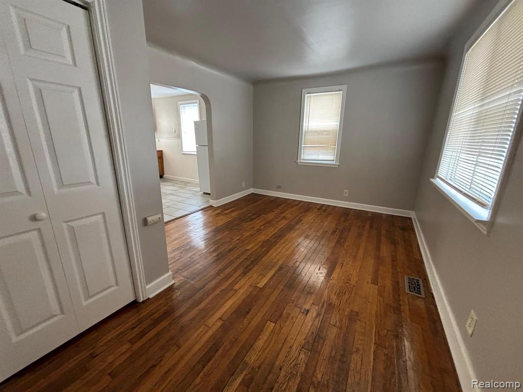 431 W MADGE Avenue, Hazel Park, MI 48030 — Photo 3