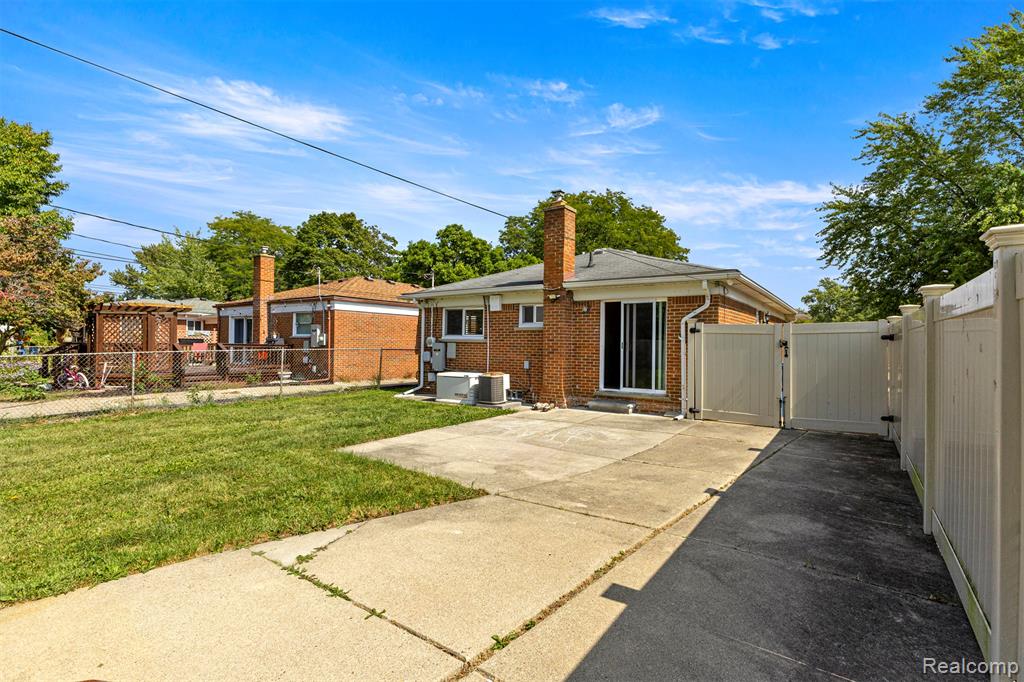 6131 N Evangeline Street, Dearborn Heights, MI 48127 — Photo 29