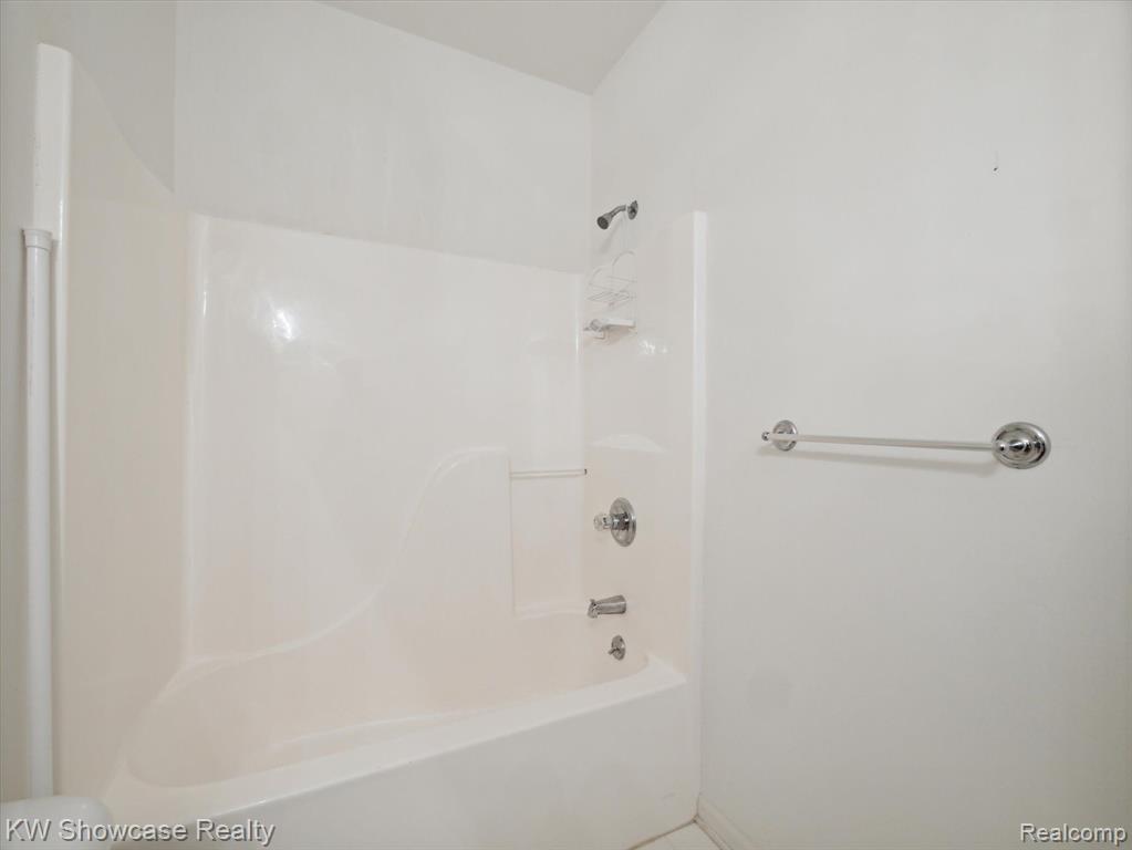 61011 EVERGREEN, South Lyon, MI 48178 — Photo 39