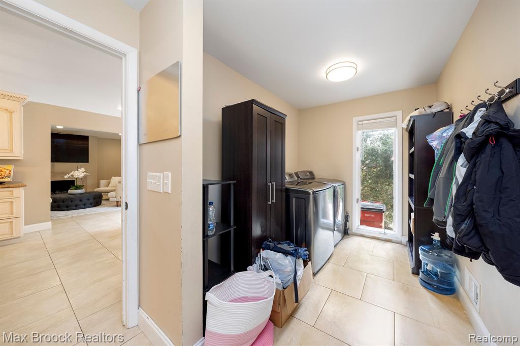 4619 MAURA Lane, West Bloomfield, MI 48323 — Photo 26