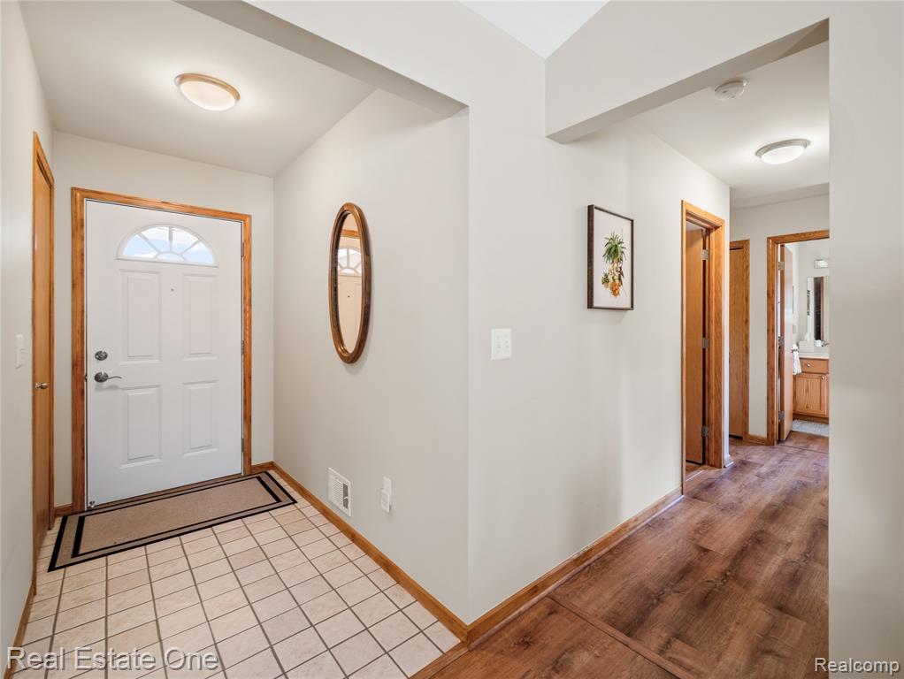 636 Vincent Street, Pinckney, MI 48169 — Photo 4