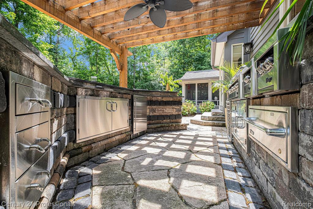 7220 Hillside Drive, Clarkston, MI — Photo 32