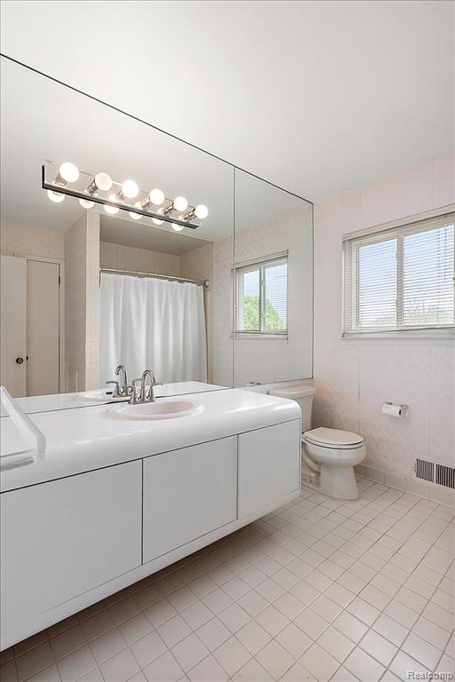 2832 Warrior Drive, Wixom, MI 48393 — Photo 32
