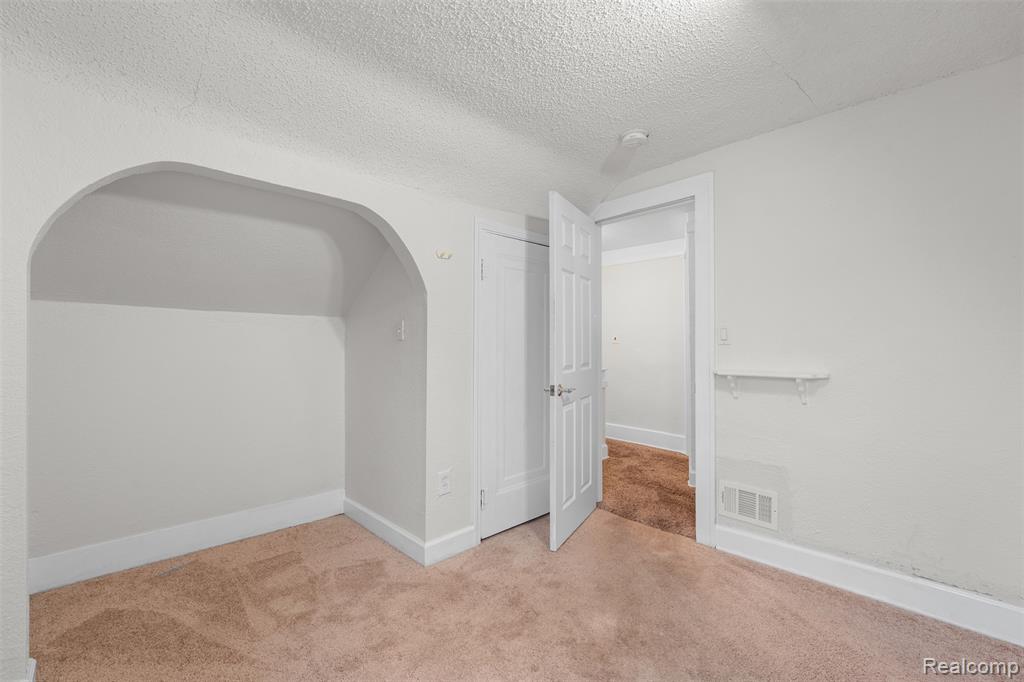4400 Louella Drive, Waterford, MI 48329 — Photo 38