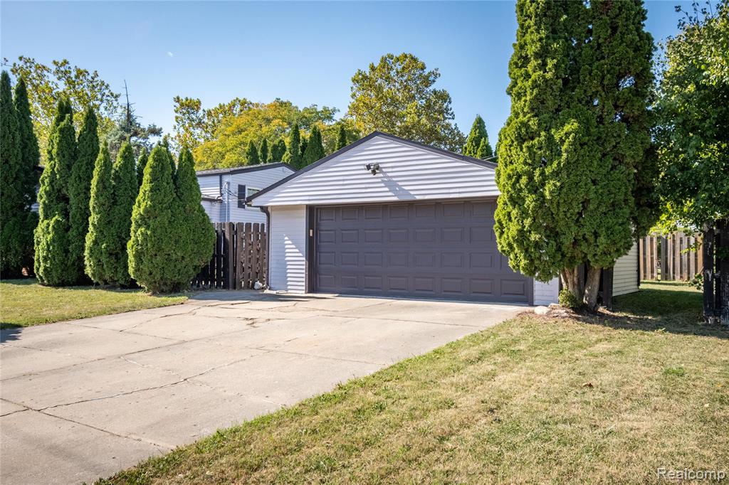908 W Elmwood Avenue, Clawson, MI — Photo 33