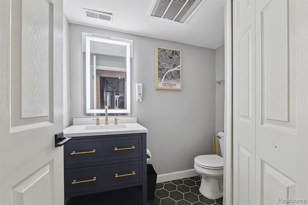 1766 CAMPAU FARMS Circle, 57-15, Detroit, MI 48207 — Photo 15
