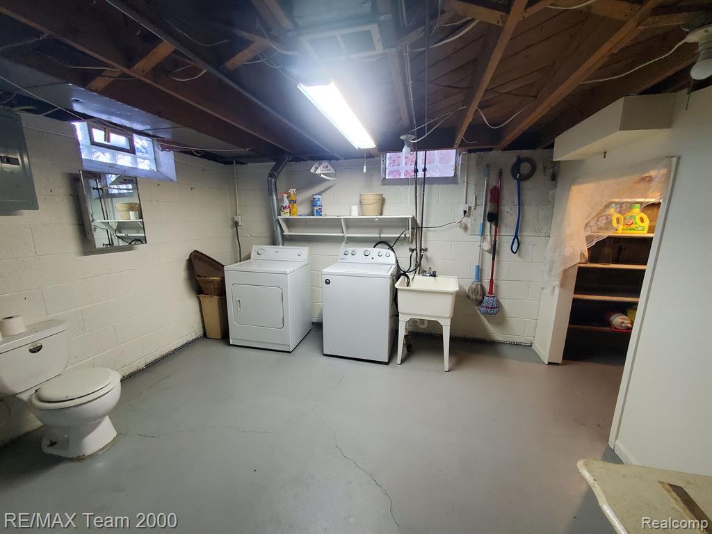 4565 UNIVERSAL Street, Dearborn Heights, MI 48125 — Photo 22