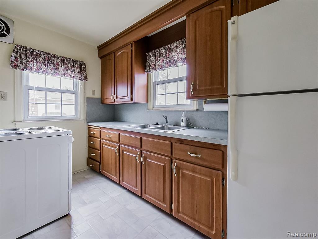 6609 CORTLAND Avenue, Allen Park, MI 48101 — Photo 9