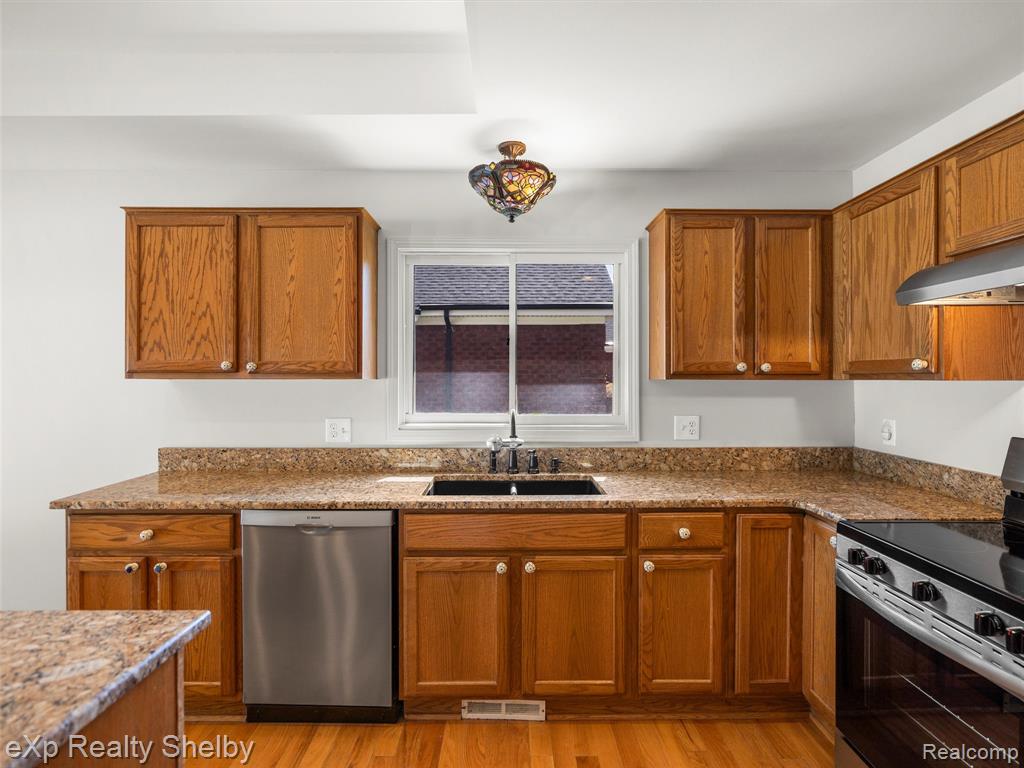 54256 Oconee Drive, Macomb, MI 48042 — Photo 15