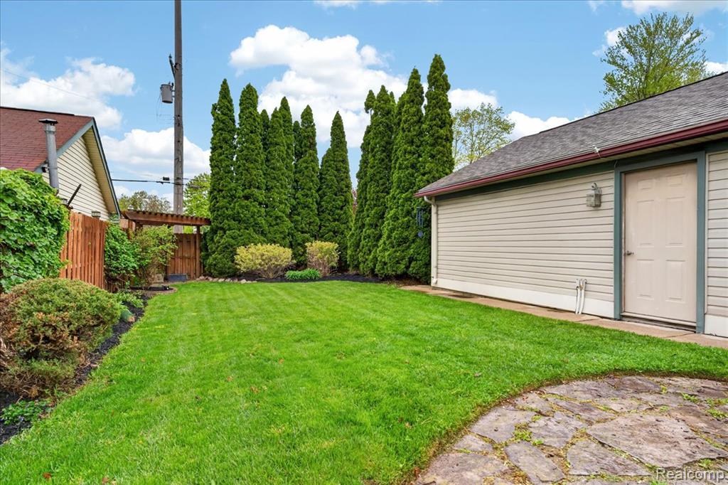 538 Pine Street, Wyandotte, MI 48192 — Photo 42