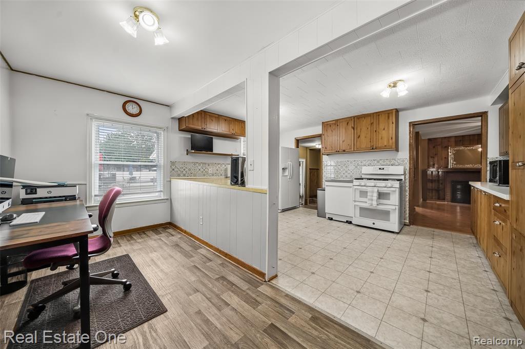 620 S Webik Avenue, Clawson, MI — Photo 9
