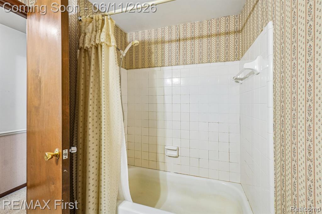 5950 Diamond Drive, Troy, MI 48085 — Photo 25