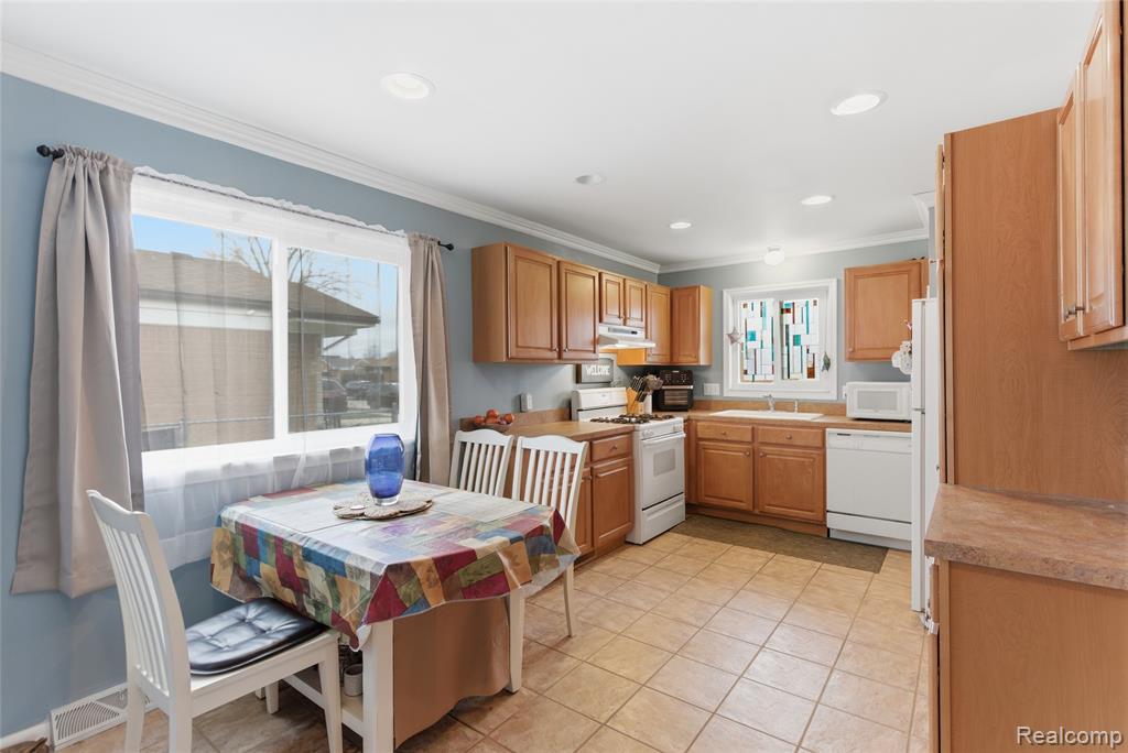 8164 Gerald Avenue, Warren, MI 48093 — Photo 11