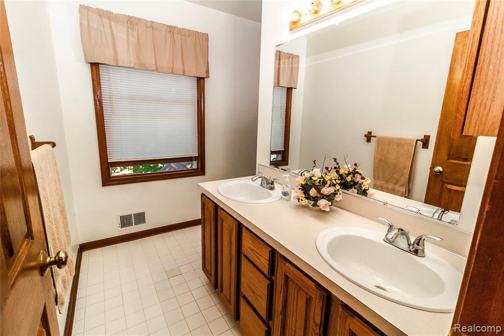 1511 Fish Lake Road, Lapeer, MI 48446 — Photo 25