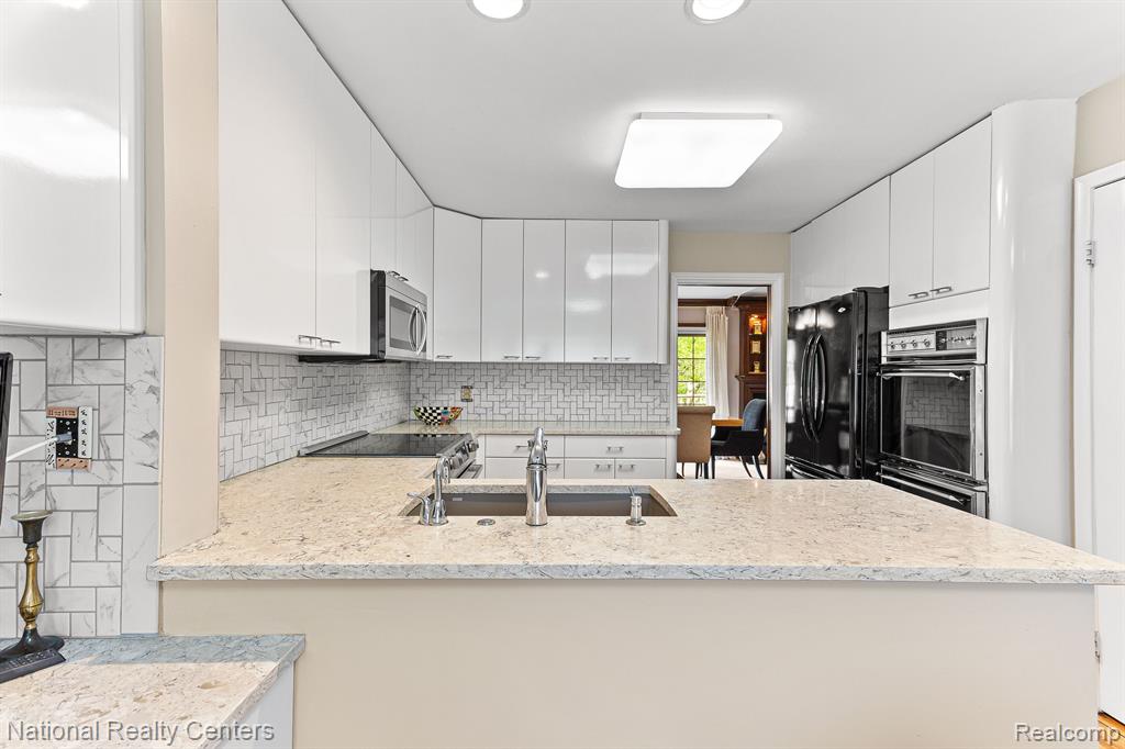 7207 Creeks Bend Drive, West Bloomfield, MI — Photo 15