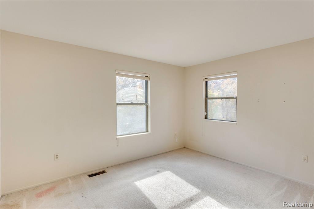 24547 PRIMROSE Lane, Southfield, MI 48033 — Photo 20