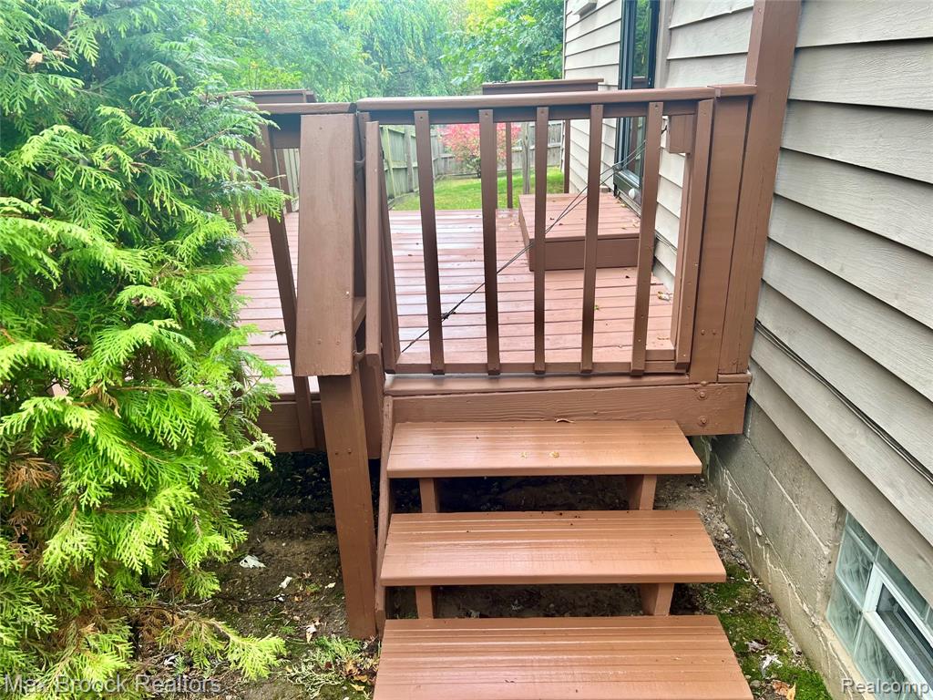 615 Leon Road, Walled Lake, MI 48390 — Photo 8