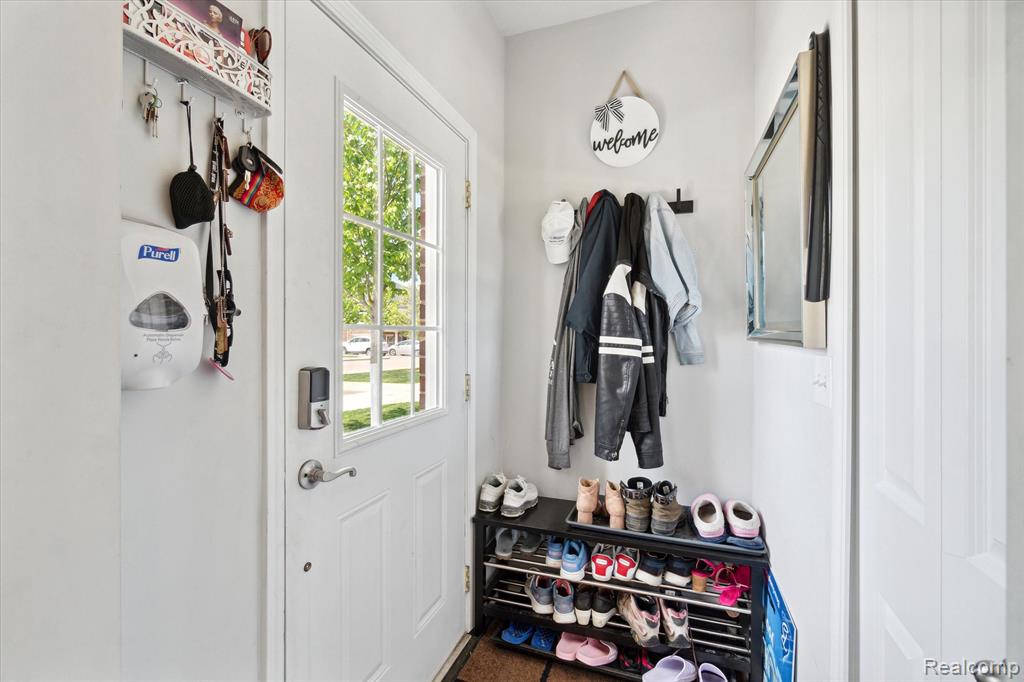 5662 Arbor Chase Drive, Ann Arbor, MI 48103 — Photo 3