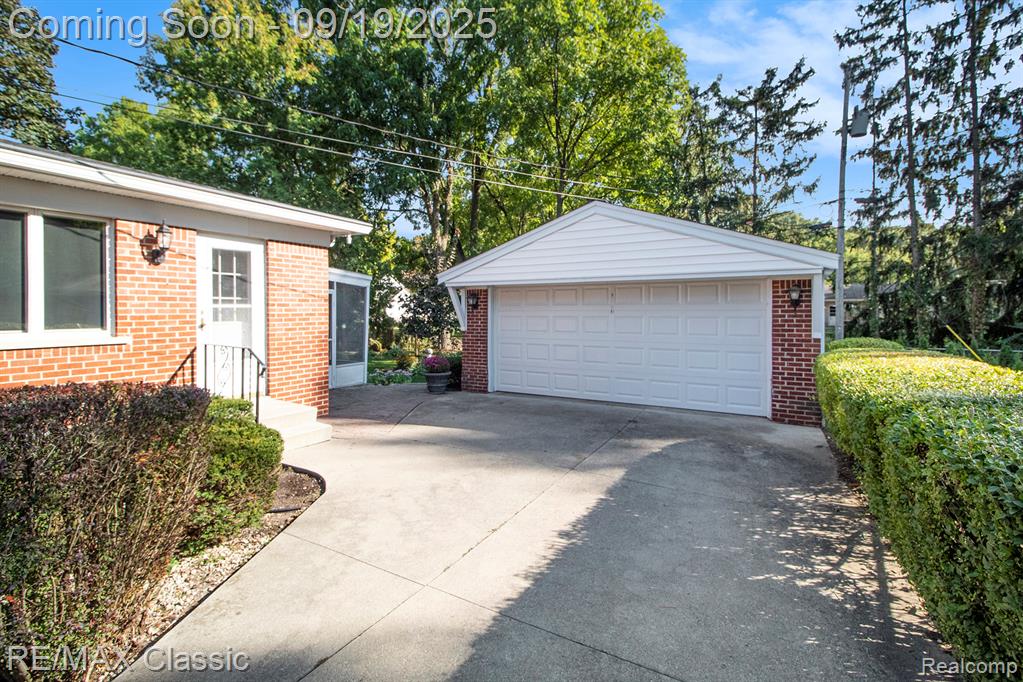 42245 Hammill Lane, Plymouth, MI 48170 — Photo 33