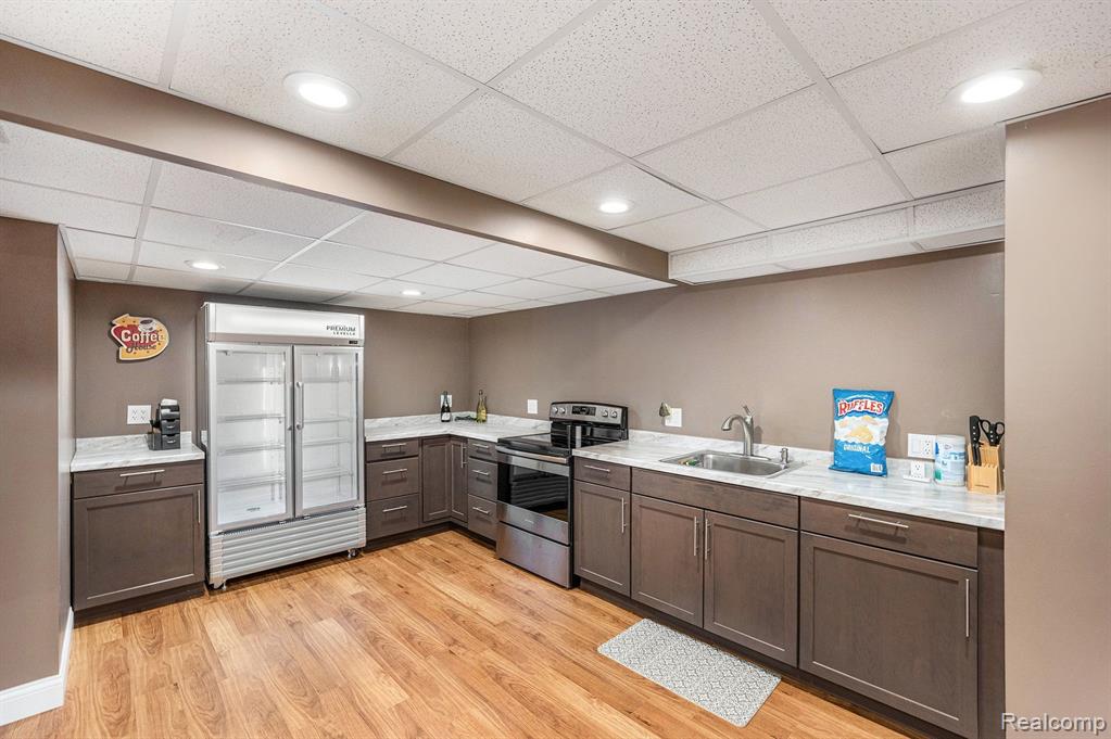 55670 PARKVIEW Drive, Shelby Twp, MI 48316 — Photo 32