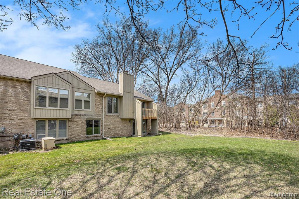 4046 FOXPOINTE Drive, Unit 131, West Bloomfield, MI 48323 — Photo 25
