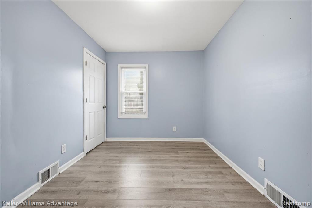 2145 Vernier Road, Grosse Pointe Woods, MI 48236 — Photo 21