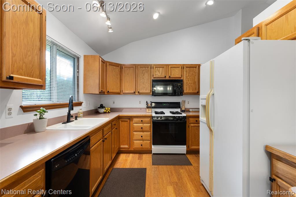 7451 Garland Avenue, Brighton, MI 48116 — Photo 9