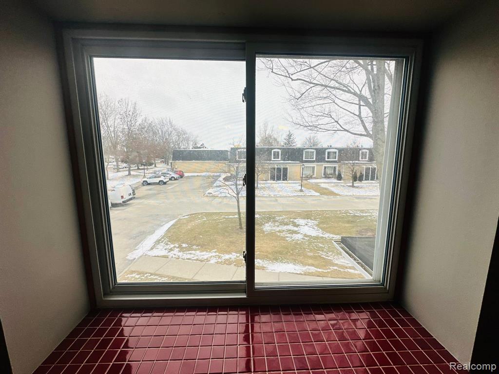29720 CITY CENTER Drive, 4, Warren, MI 48093 — Photo 12