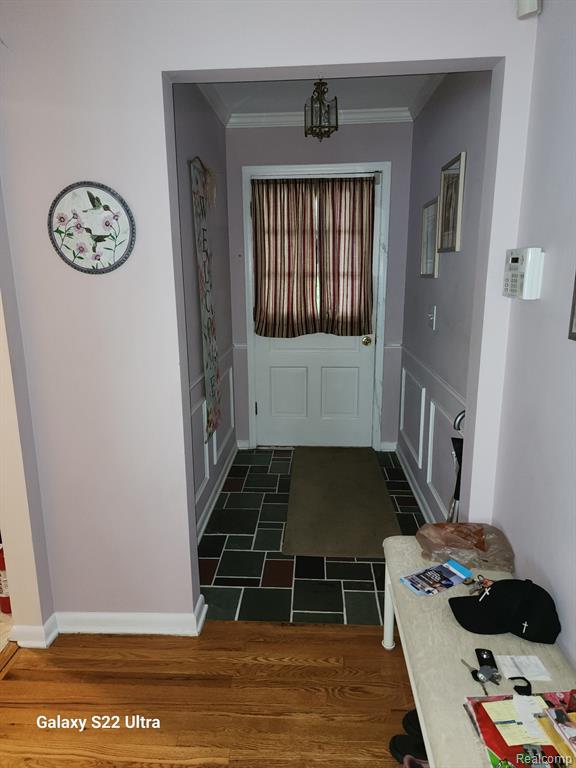 2340 Pineview Court, Flushing, MI 48433 — Photo 7