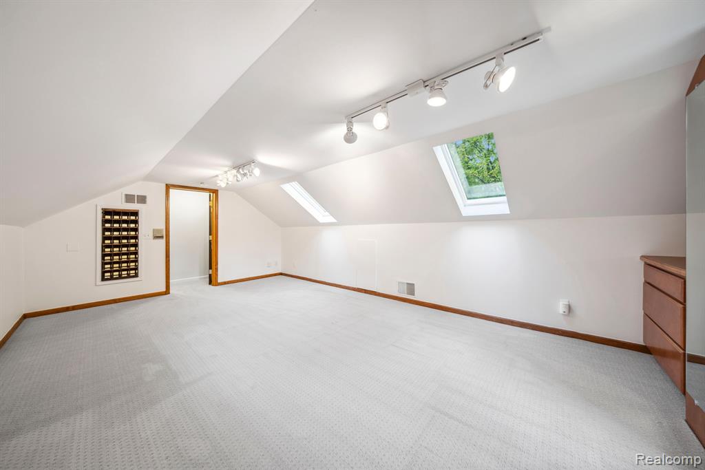 46270 BLOOMCREST Drive, Northville, MI 48167 — Photo 39