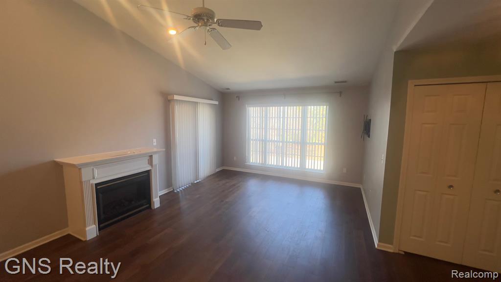 45544 WARWICK Drive, Macomb, MI 48044 — Photo 4