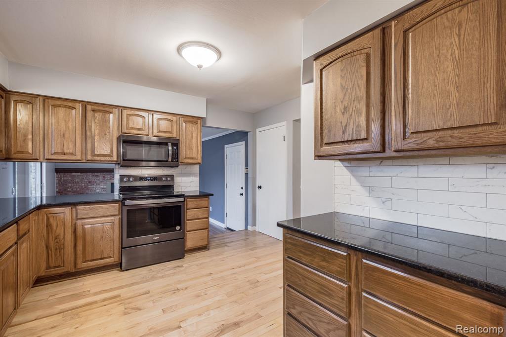 5285 WOODCREEK Trail, Clarkston, MI — Photo 12