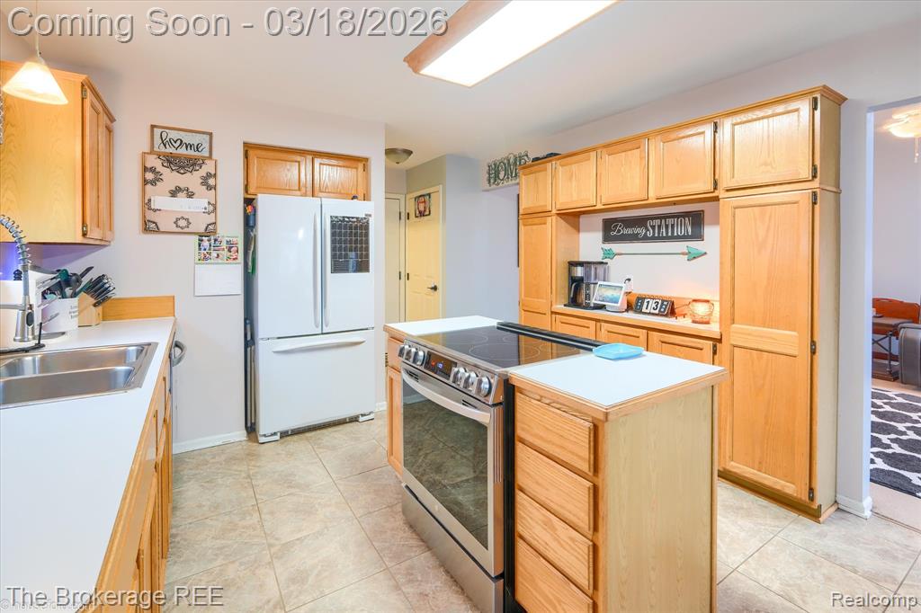 6047 Hearthside Place, Grand Blanc, MI 48439 — Photo 12