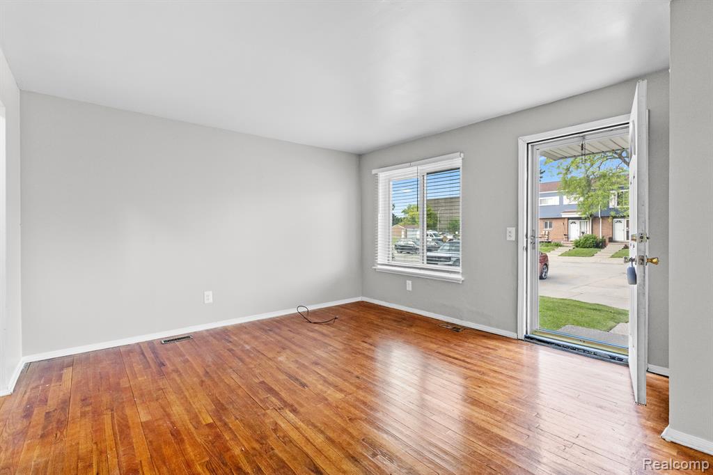 534 SAINT MARON, Detroit, MI 48207 — Photo 3