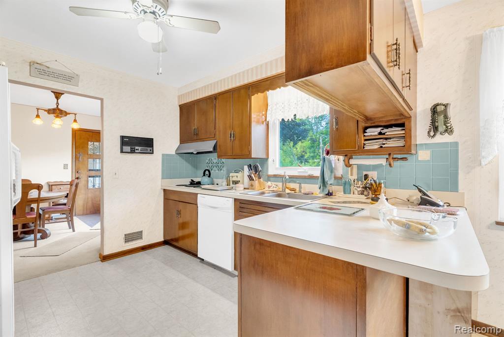 4320 Mar Moor Drive, Lansing, MI 48917 — Photo 4