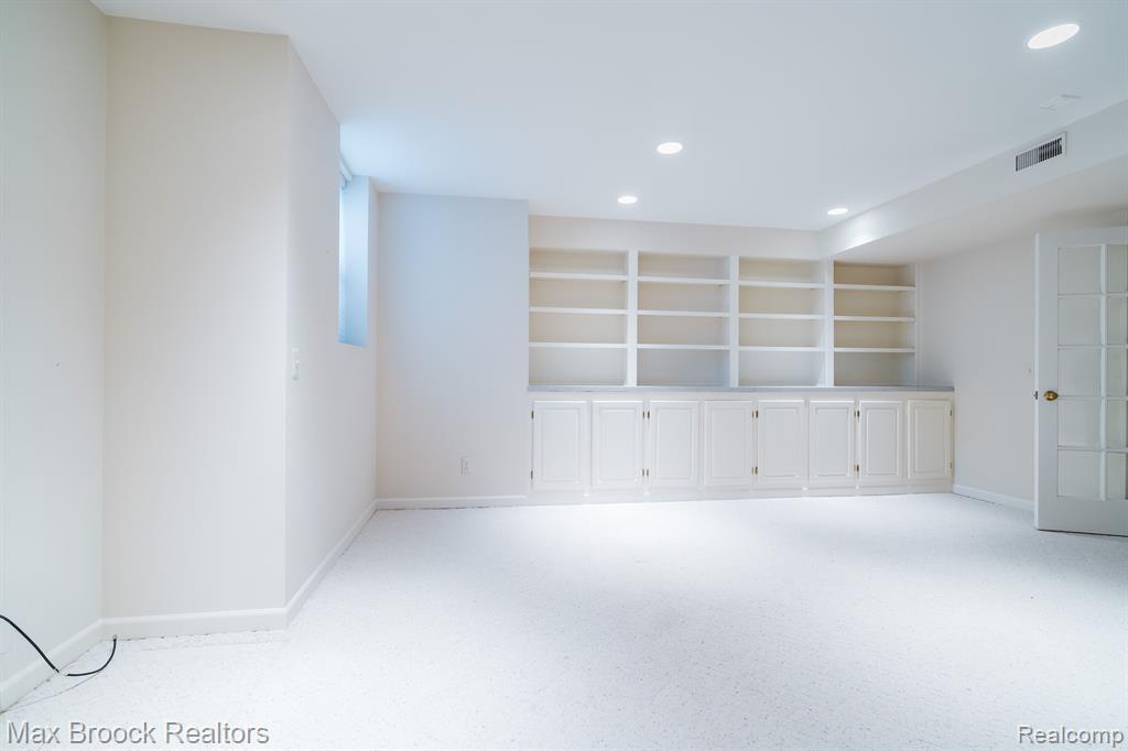 2426 HICKORY GLEN Drive, Bloomfield Hills, MI 48304 — Photo 33