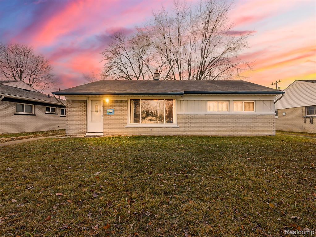 948 E Kalama Avenue, Madison Heights, MI 48071 — front exterior