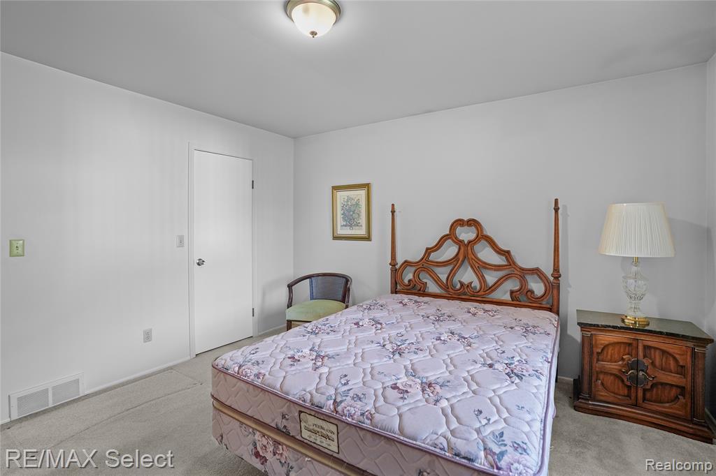 4290 Hedgethorn Circle, Burton, MI 48509 — Photo 24