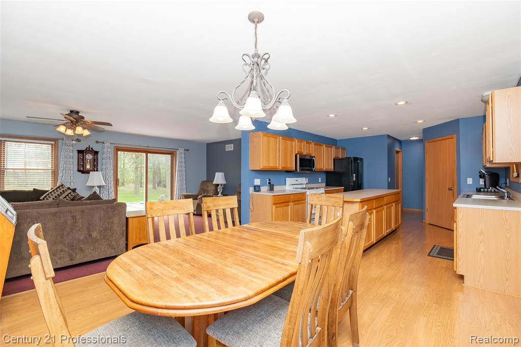 6591 Windiate Road, Waterford, MI 48329 — Photo 17