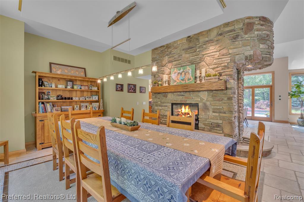 12196 Woodline Drive, Fenton, MI 48430 — Photo 14