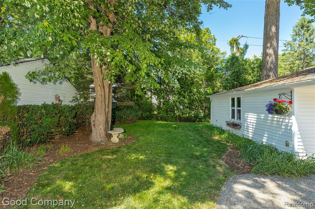 802 Orchard View Drive, Royal Oak, MI 48073 — Photo 48