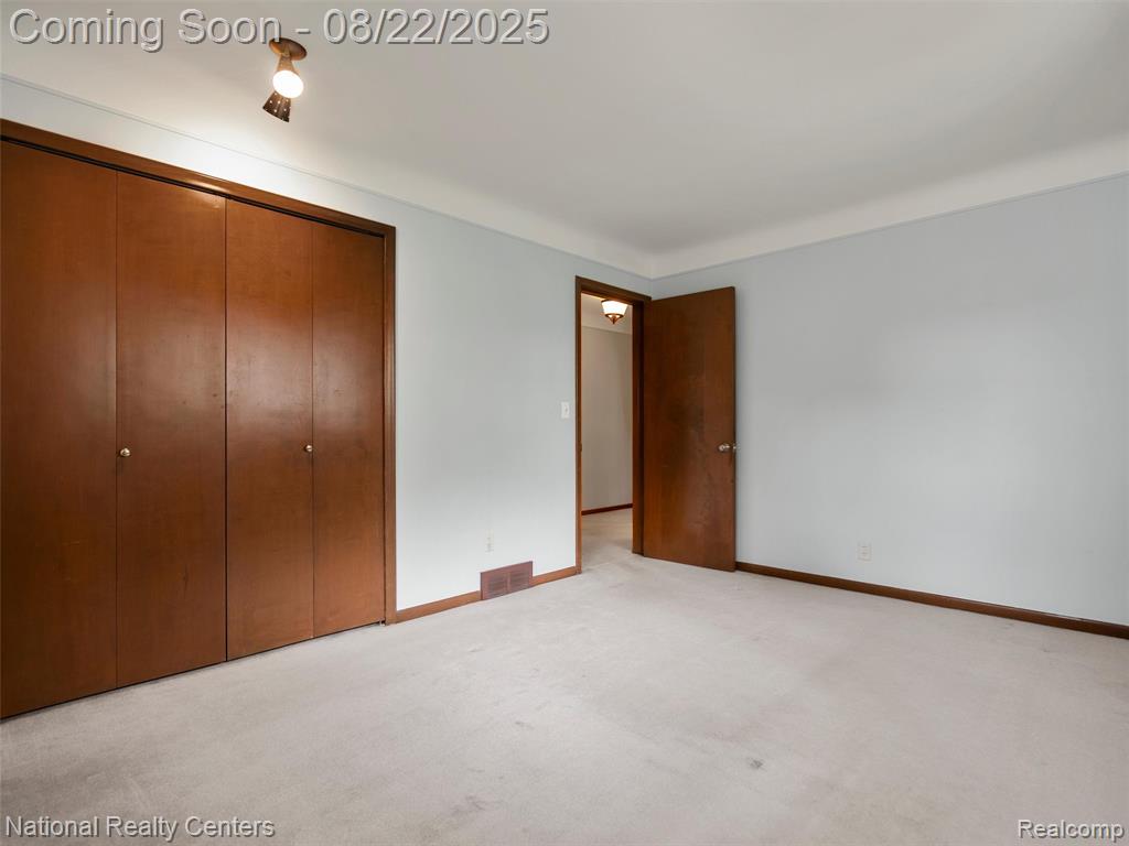 6525 Norton Drive, Troy, MI 48085 — Photo 17