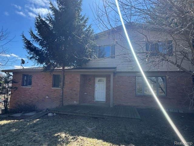 8190 Faussett Road, Fenton, MI 48430 — front exterior