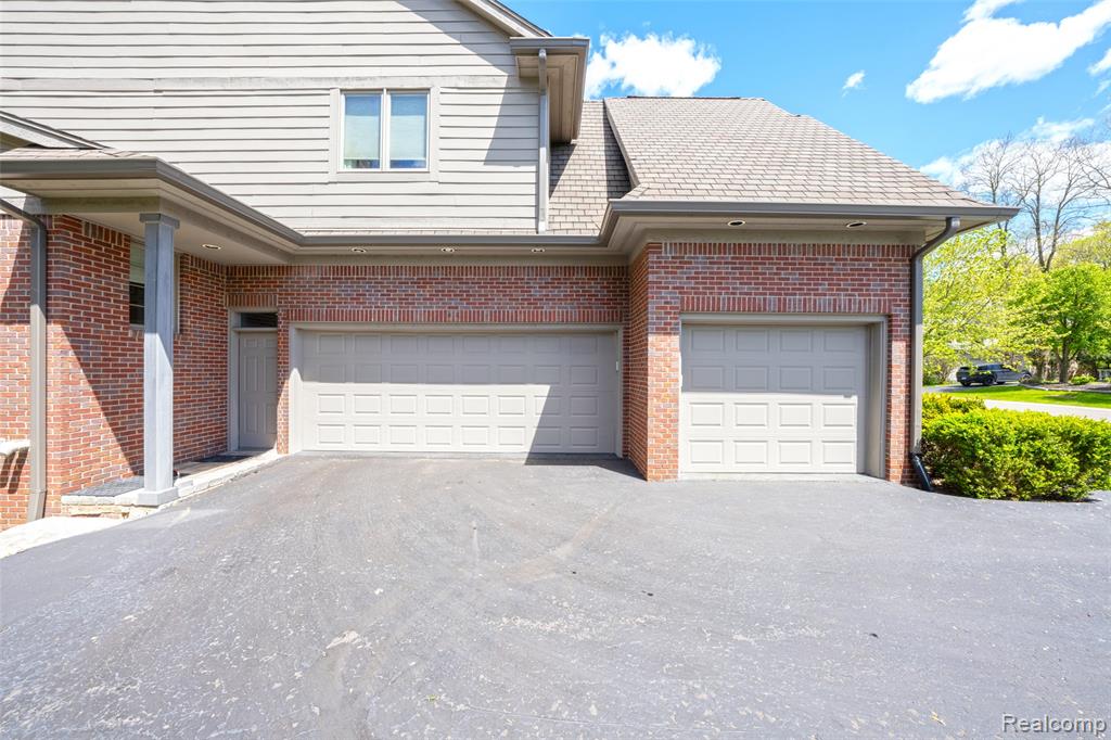 4502 Forest Edge Lane, West Bloomfield, MI 48323 — Photo 71
