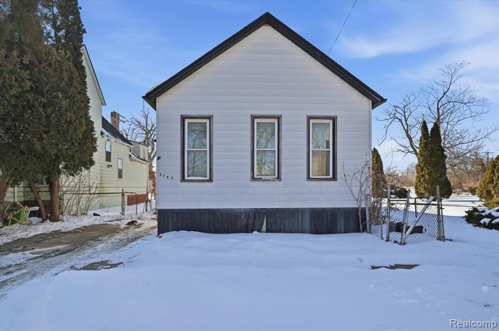 2745 VERMONT ST - Photo 2