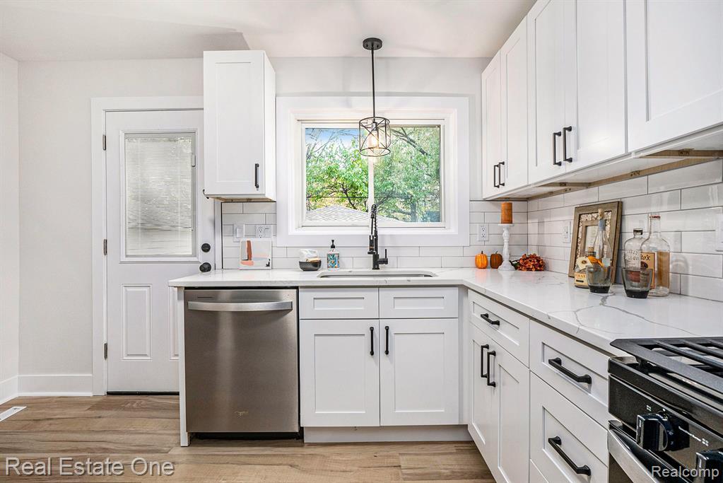4558 Universal Street, Dearborn Heights, MI 48125 — Photo 3